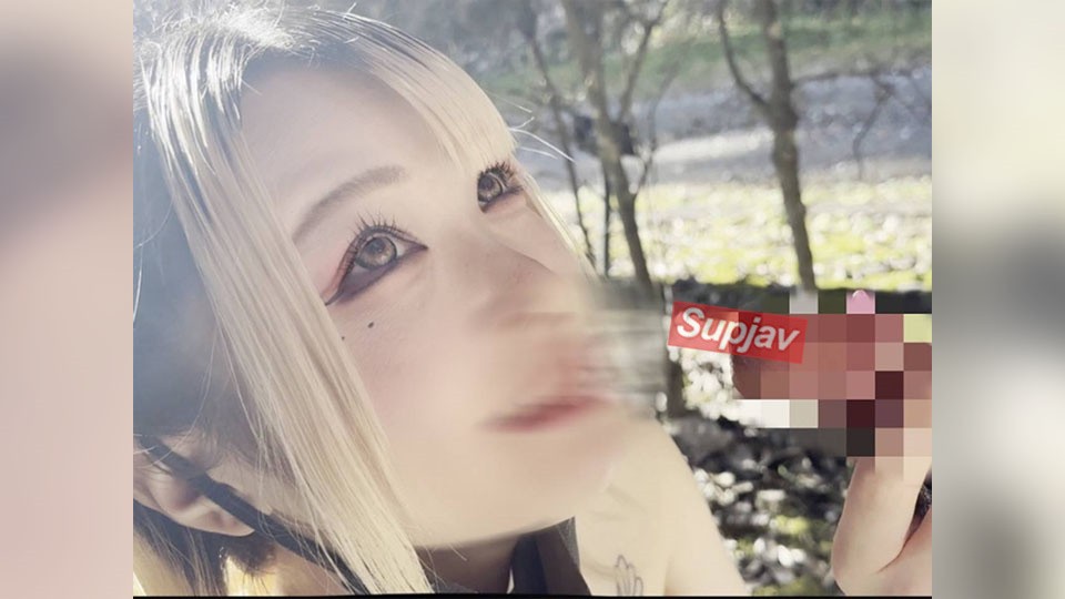 FC2PPV 4544742 [Shinjuku Ward O◯Ho Park] She Doesn’t Receive C***d Support And Is So Poor That She Waits In The Men’s Bathroom Every Night 